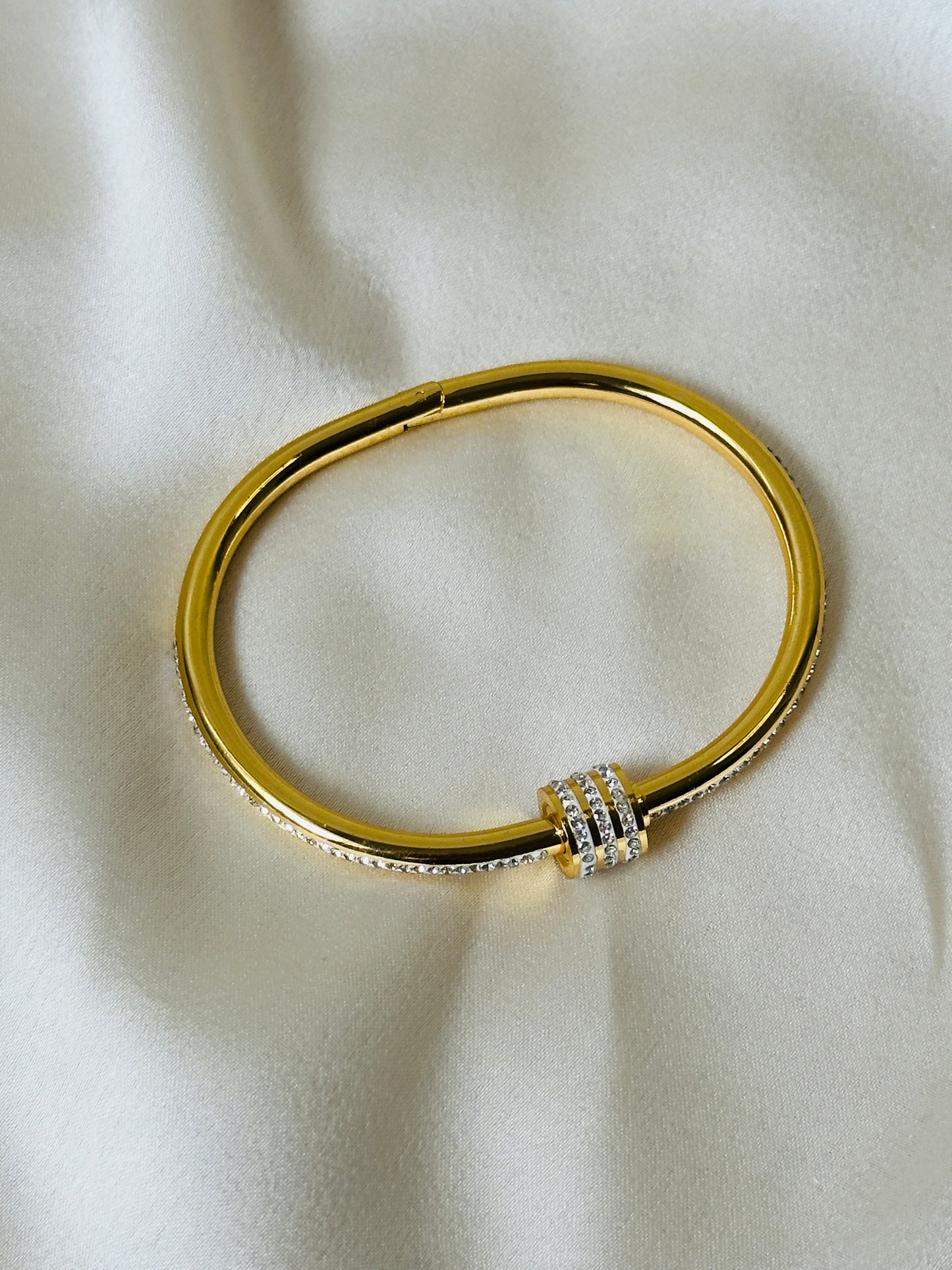 SERENE SPARK MINIMAL BANGLE