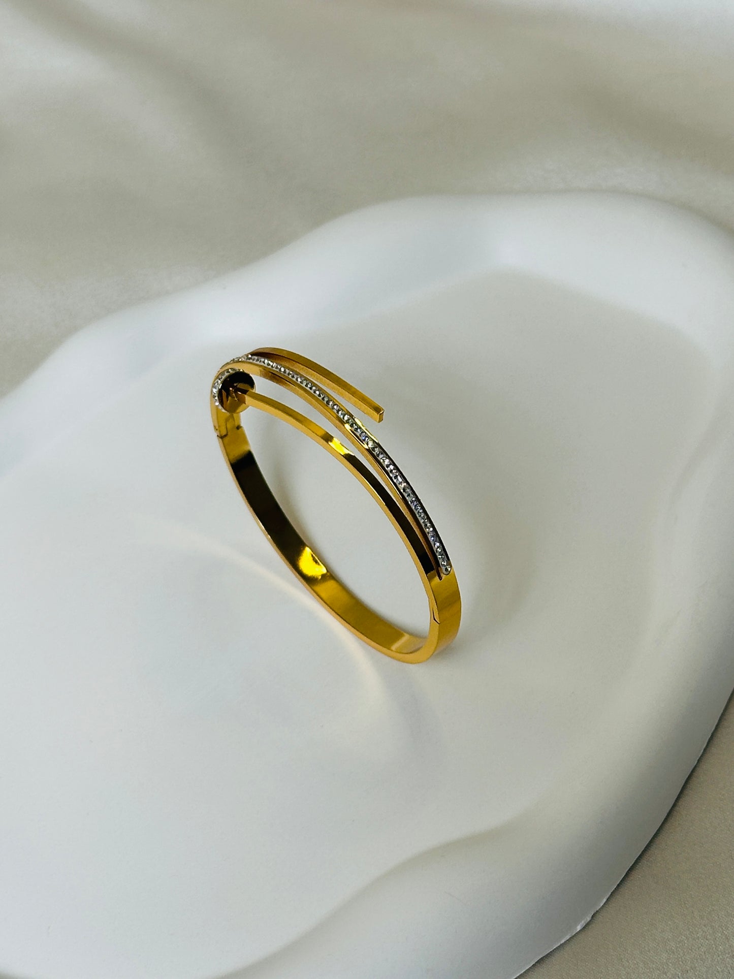 STONE NAIL KADA BANGLE