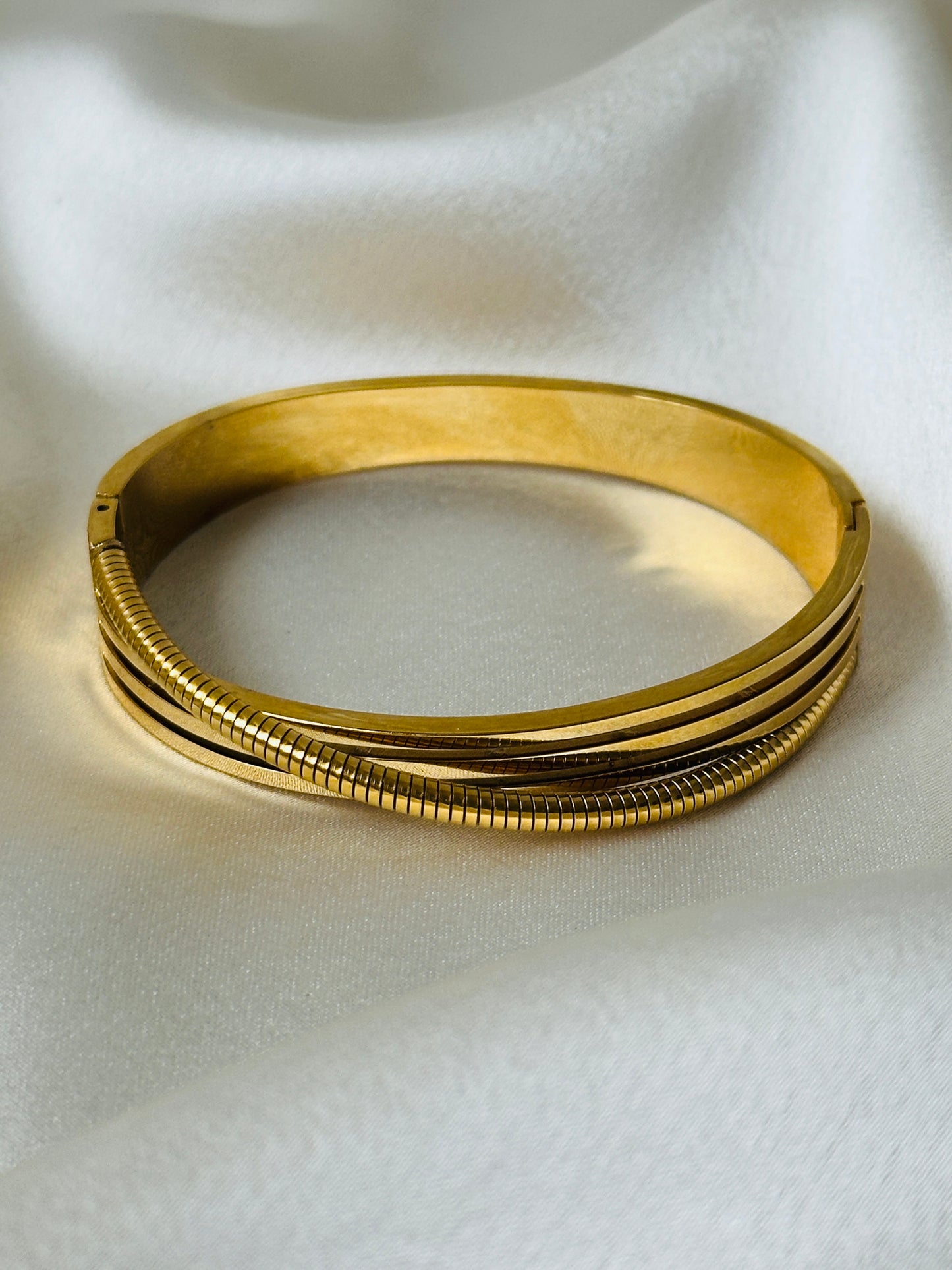 Spiral Trending Kada Bracelet