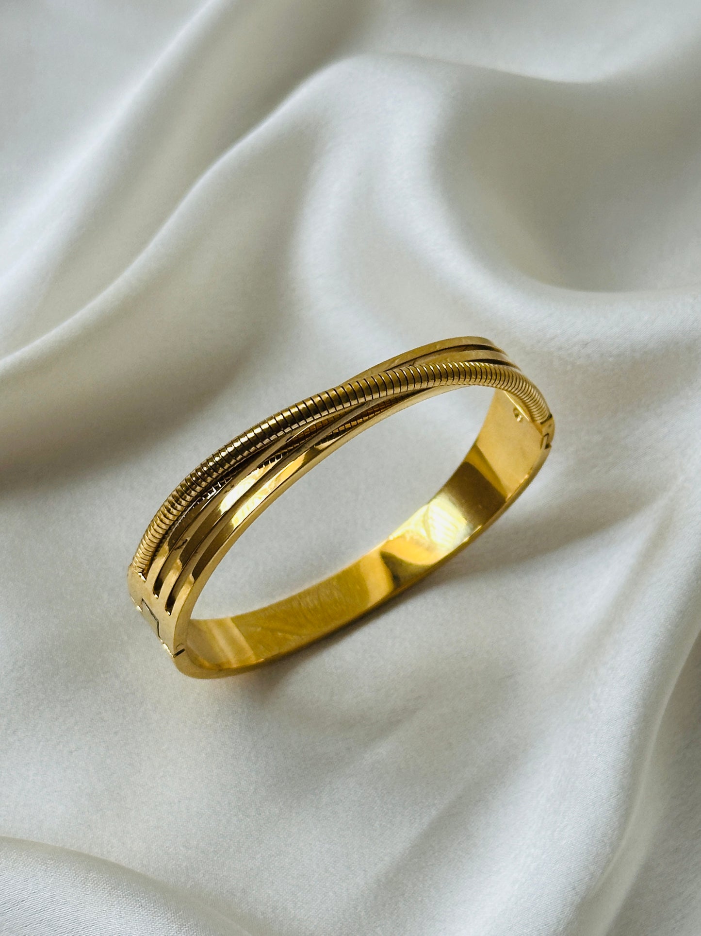Spiral Trending Kada Bracelet