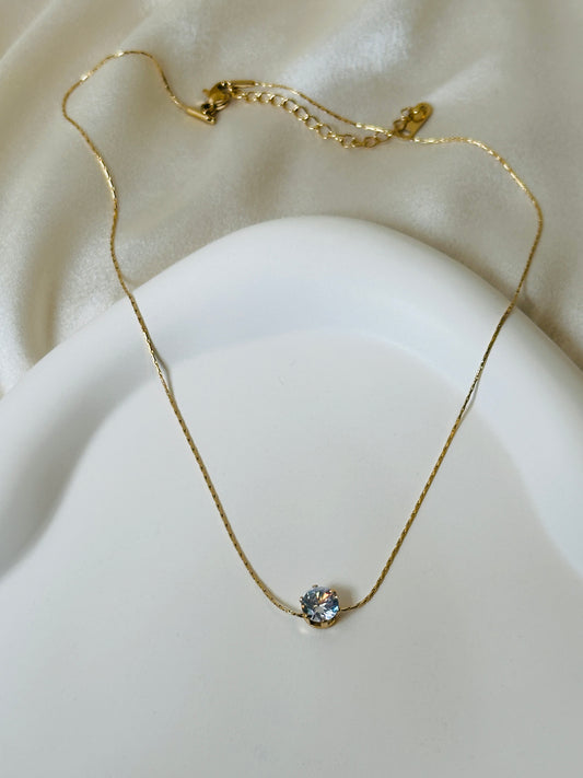 ASTRA SOLITAIRE GLOW NECKLACE