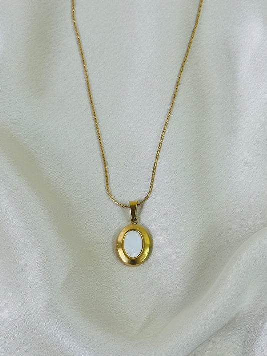 Eterna Oval Pentant Necklace